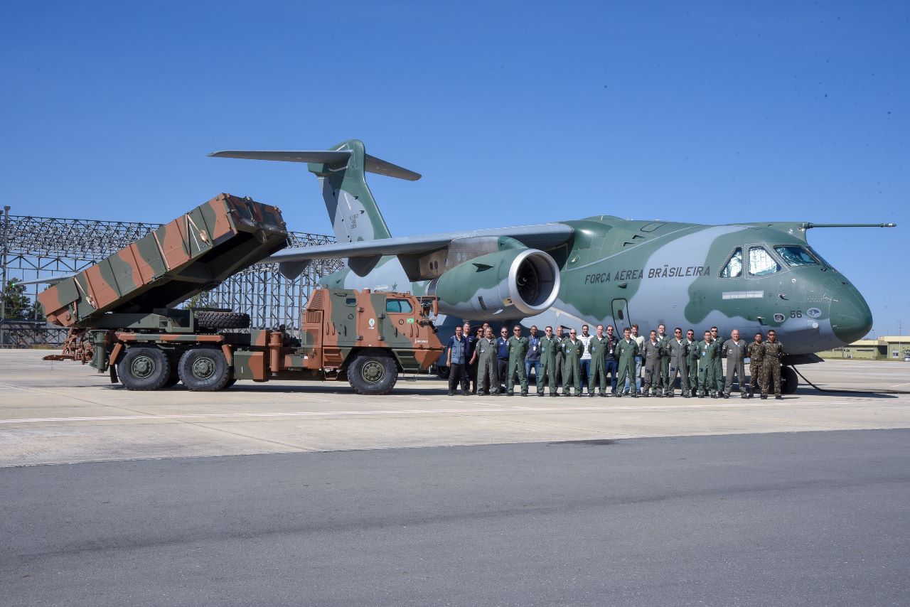 Costa apresenta novo avião KC-390 e reafirma compromisso de